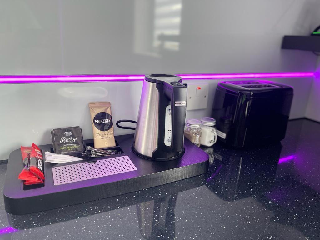 #4 Tgha Luxury One Bedroom Apartment In アスローン エクステリア 写真