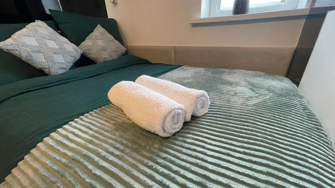 #4 Tgha Luxury One Bedroom Apartment In アスローン エクステリア 写真
