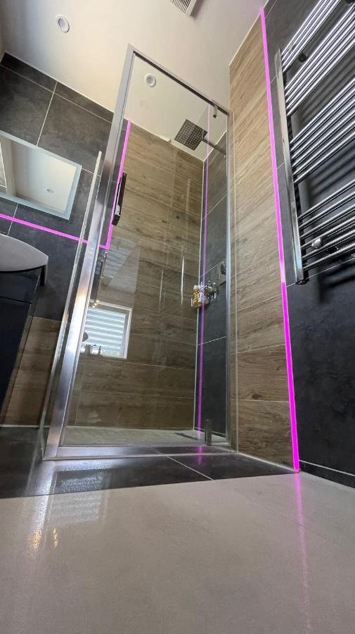 #4 Tgha Luxury One Bedroom Apartment In アスローン エクステリア 写真