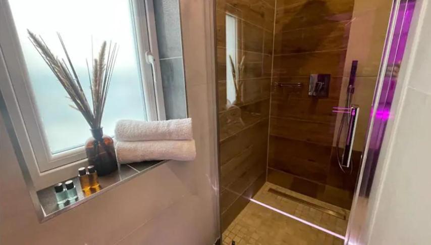 #4 Tgha Luxury One Bedroom Apartment In アスローン エクステリア 写真