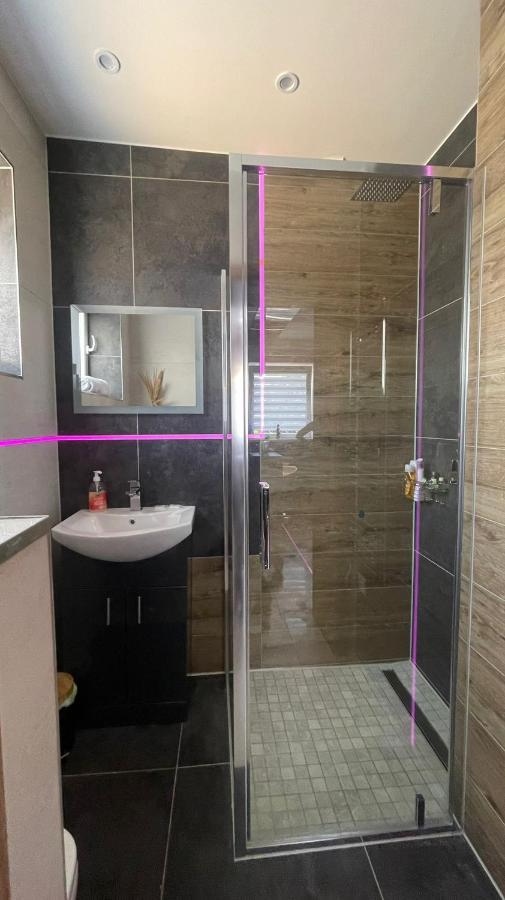 #4 Tgha Luxury One Bedroom Apartment In アスローン エクステリア 写真