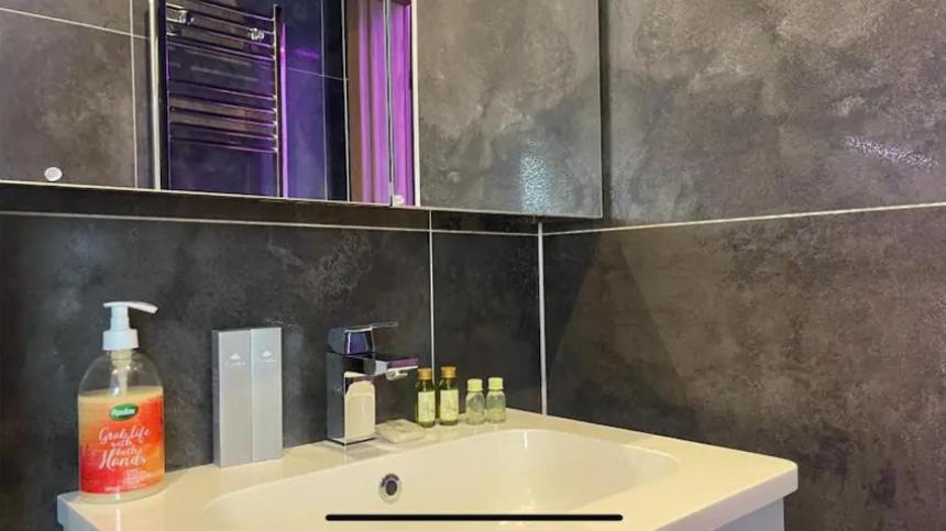 #4 Tgha Luxury One Bedroom Apartment In アスローン エクステリア 写真
